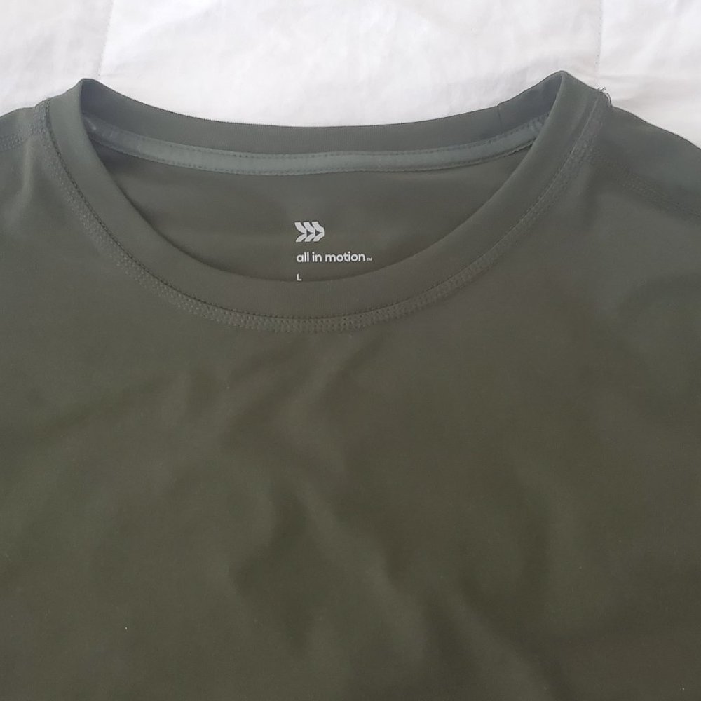 Men's all in motion short sleeve athletic olive green shirt size large
